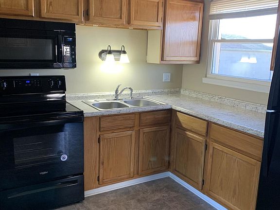 5th image of 295 Winston Ct