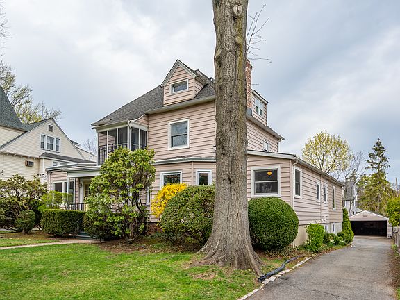 2nd image of 159 Bellevue Ave #2