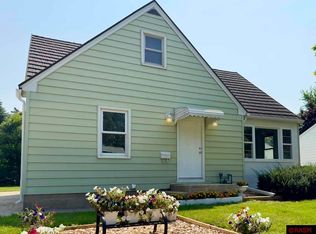 1037 Grandview Ave, Owatonna, MN 55060