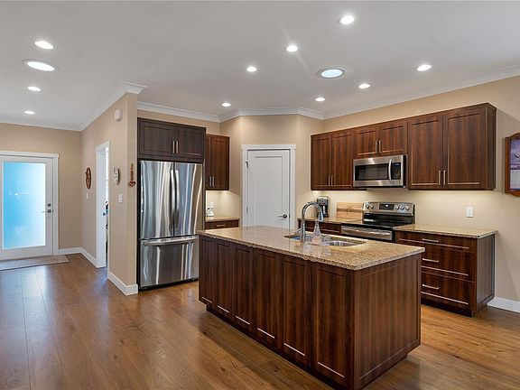 3rd image of 2006 Sierra Dr #109