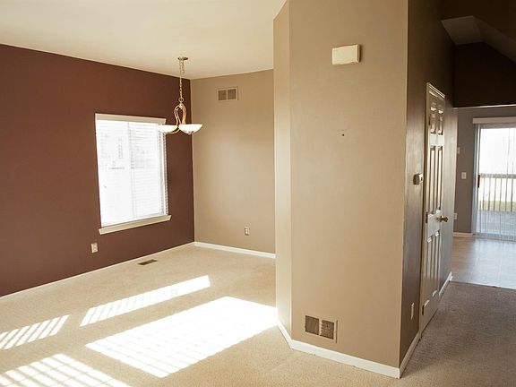 5th image of 7484 Willow Creek Dr