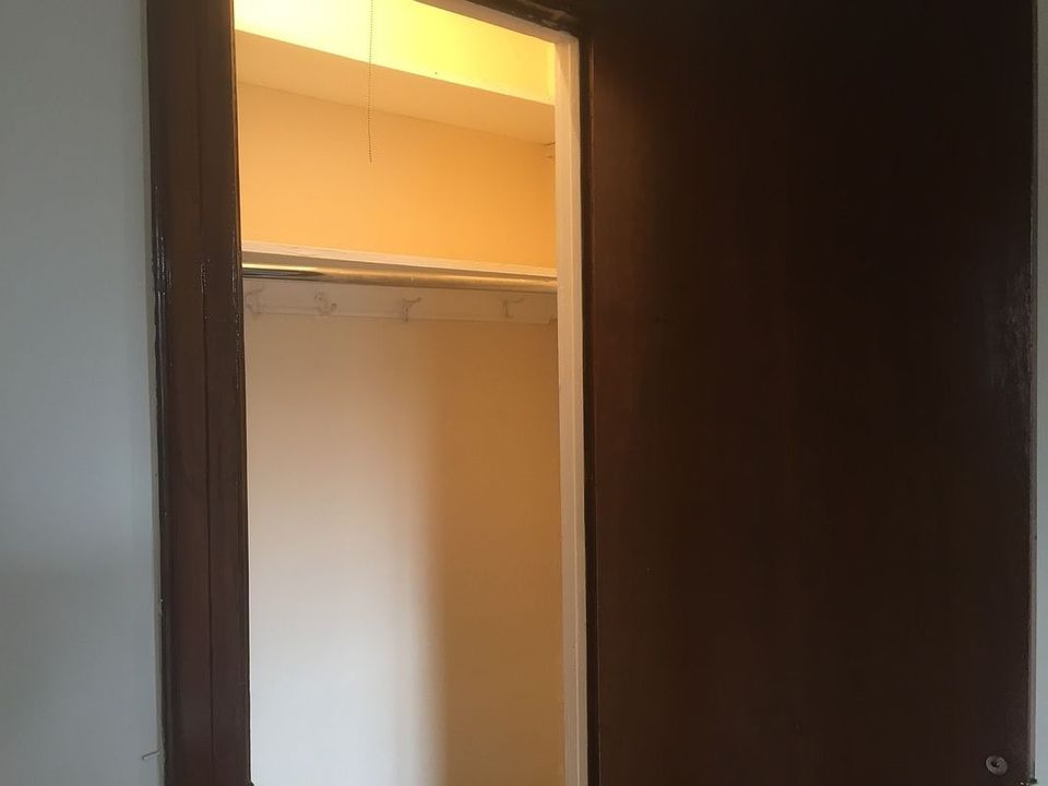 1st image of 2527 33rd St APT 2F