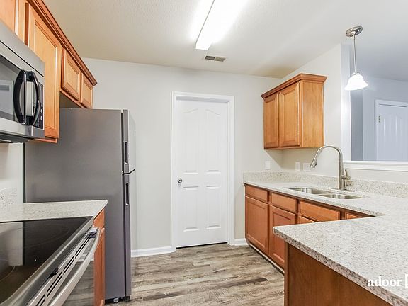 3rd image of 2728 N Valley Ct