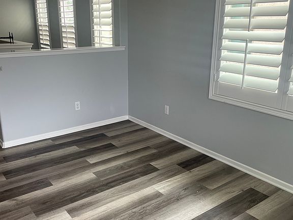 4th image of 24223 Lilac Ln