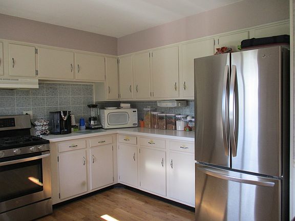 3rd image of 4731 Shropshire Dr