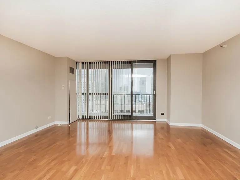 10 E Ontario Condos — Photo 7