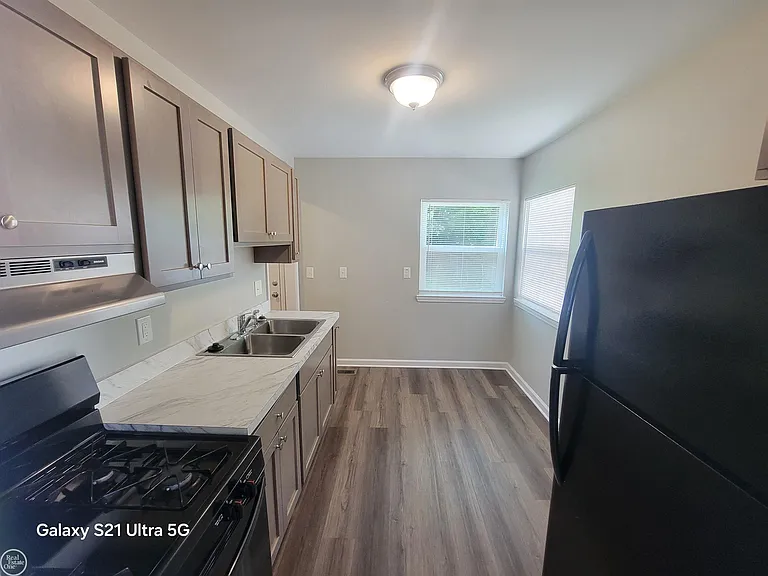 13148 Sherman Ave — Photo 6