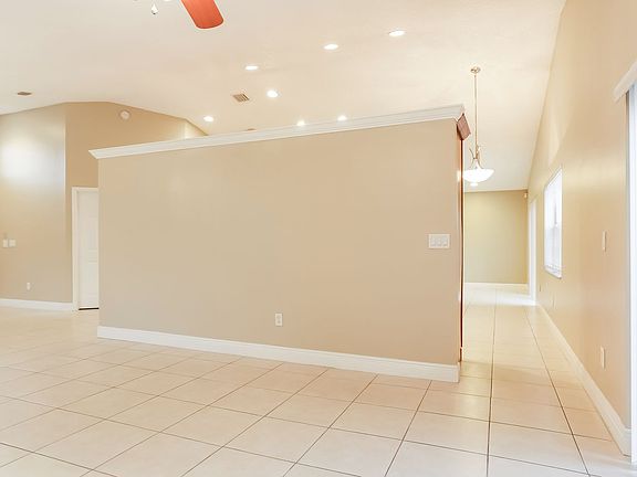 5th image of 210 La Costa Ln