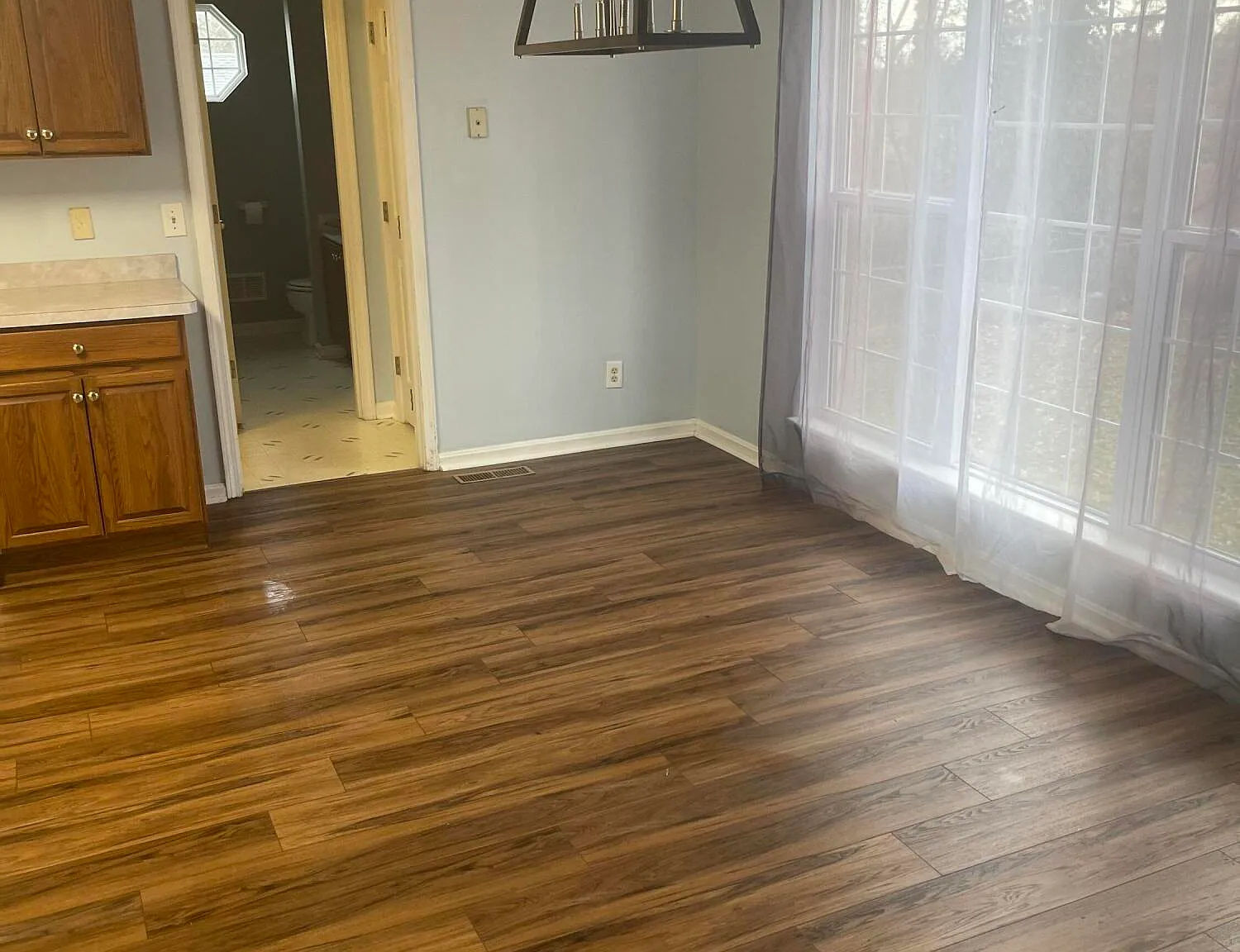 3 bed, 2.5 bath, 2373 sqft, $2,350 — Photo 3