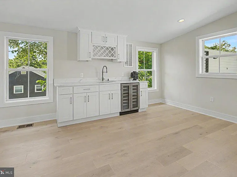 2902 Vista St NE — Photo 66