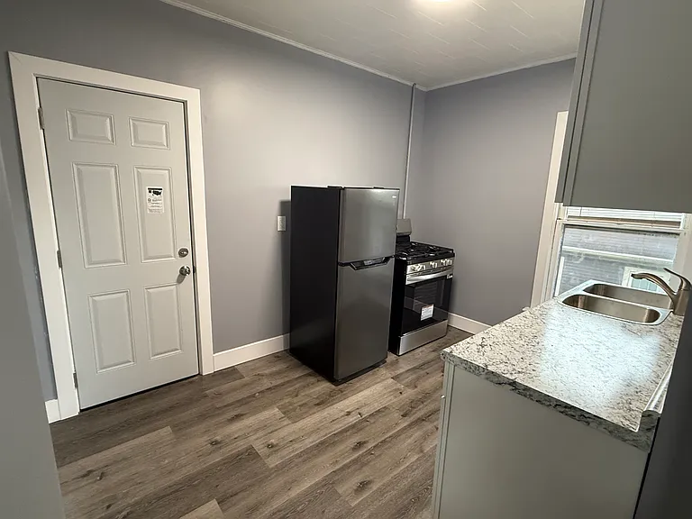 20 Carroll St #3 — Photo 3