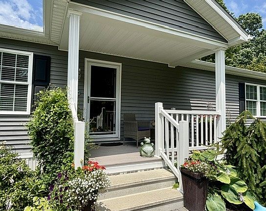 3rd image of 5 Whitewood Rd #215