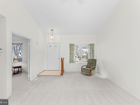 5th image of 26 Bedford Dr