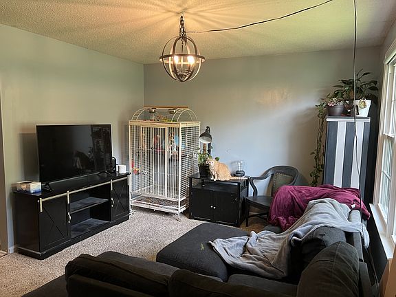 3rd image of 606 Farmington Bnd
