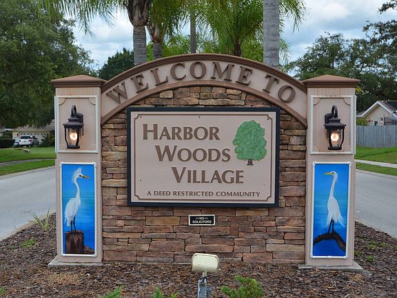 3rd image of 5 Harbor Woods Dr