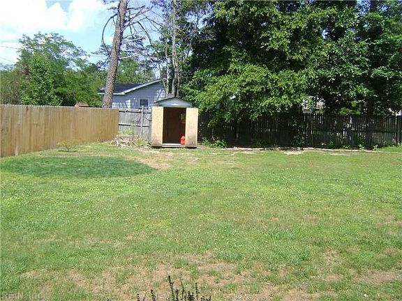4th image of 704 Parkside Dr