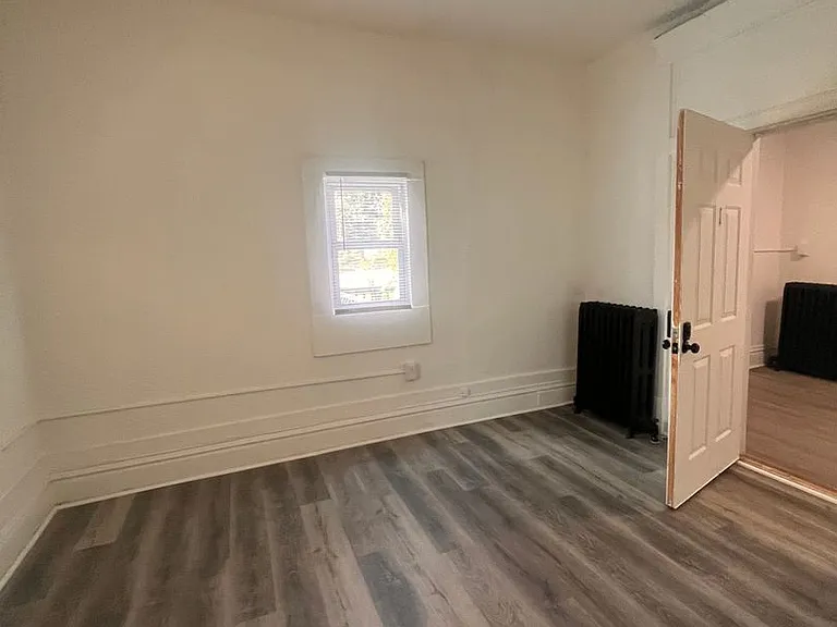 319 Franklin Ave — Photo 33