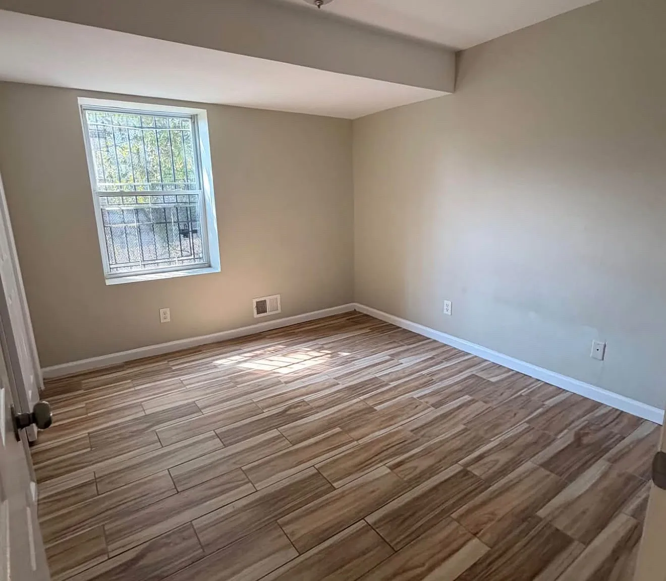 2 bed, 800 sqft, $2,050 — Photo 2