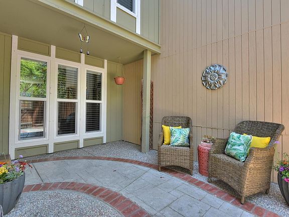 2nd image of 108 Cherry Wood Ct