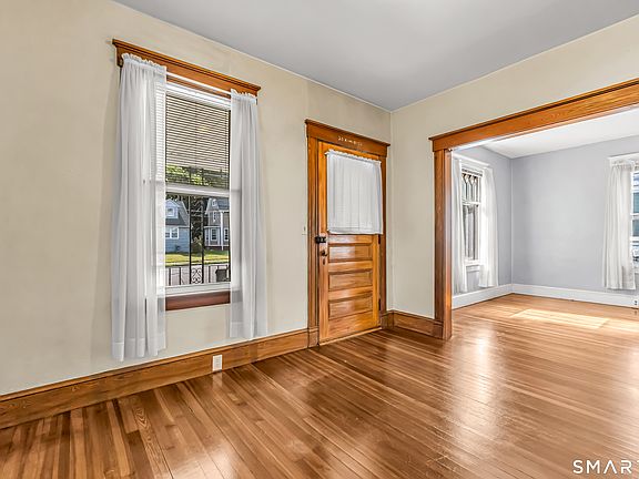4th image of 245 Curtis Street
