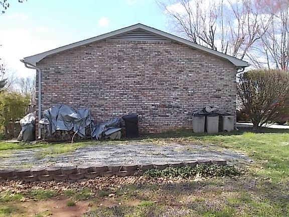 3rd image of 1323 Highland Park Dr