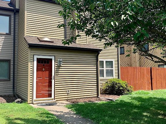 2nd image of 107 E Green Valley Cir