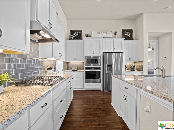 3rd image of 801 Woodview Dr