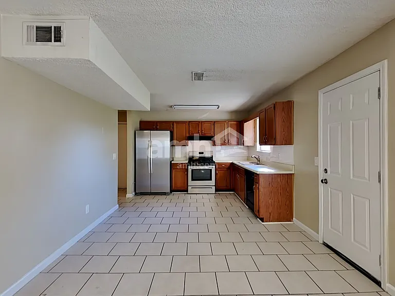 131 The Esplanade Way SW — Photo 3