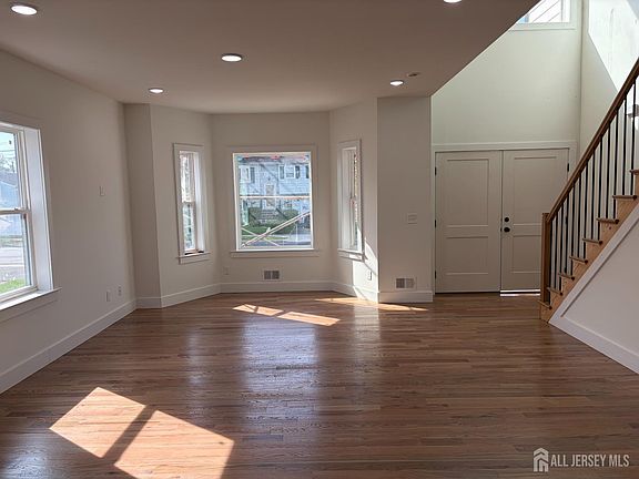 5th image of 122 Arthur Ave