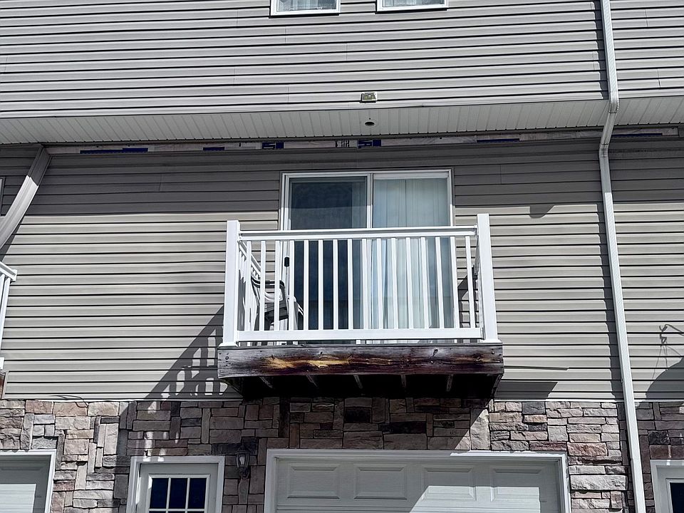 1st image of 11 Tall Grass Ln #11