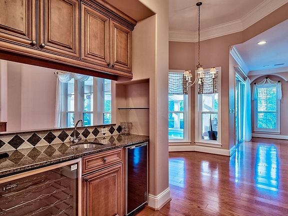 4th image of 1526 Island Green Dr
