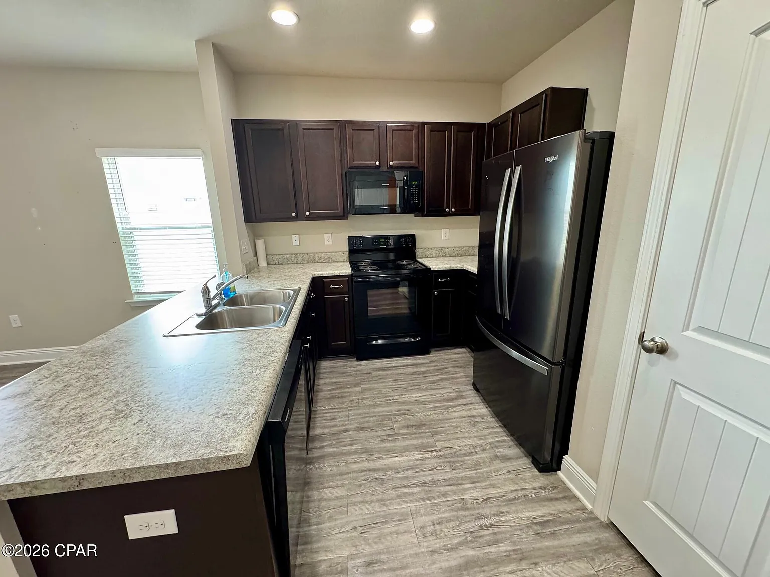 3 bed, 2.5 bath, 1519 sqft, $1,845 — Photo 4