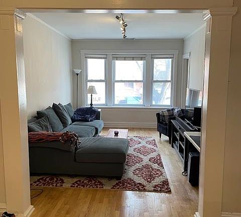 5th image of 3342 N Lincoln Ave #2S