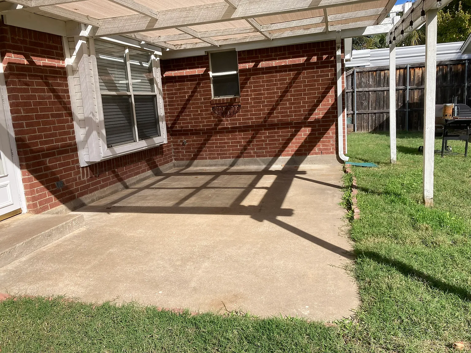 2601 Crockett Dr — Photo 3