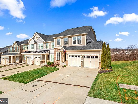 3rd image of 710 Shady Creek Ct