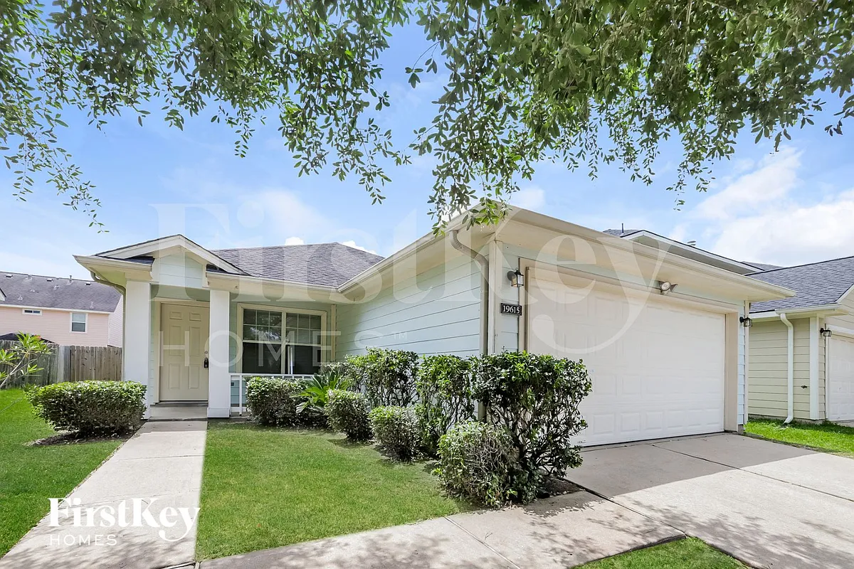 Building Photo - 19615 Plantation Tree Ct