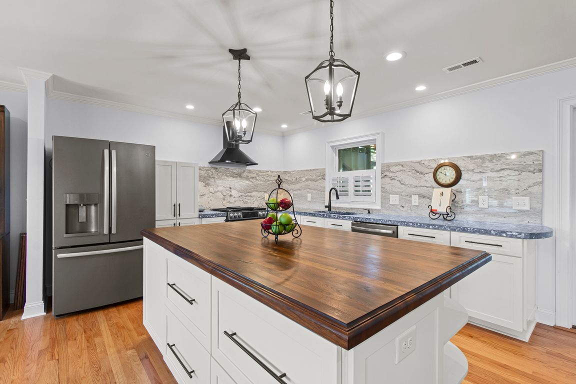 next background image