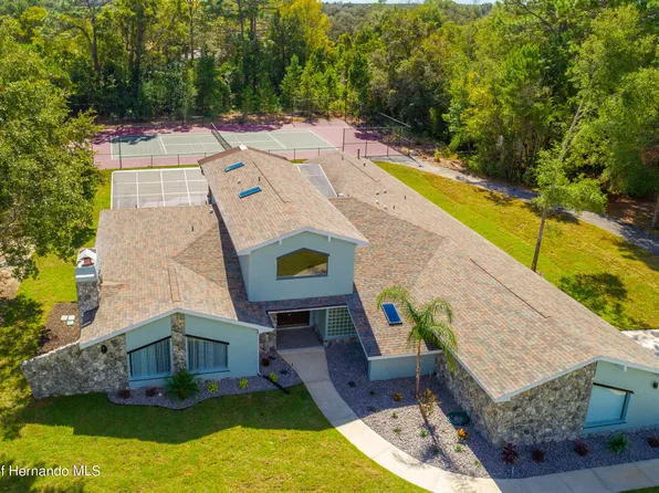7460 River Country Dr, Weeki Wachee, FL 34607