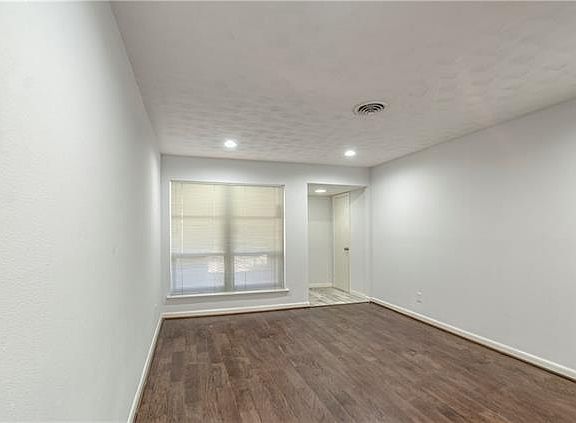 5th image of 1205 Dearborn Dr