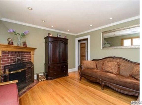 5th image of 414 Coolidge St