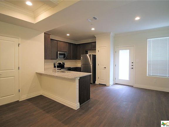 3rd image of 322 Untermaier Dr