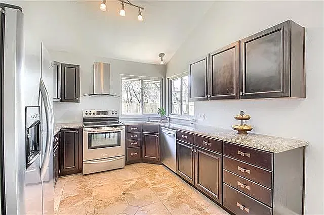 3 bed, 1632 sqft, $1,940 — Photo 3