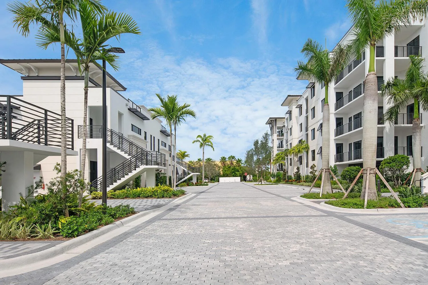 2 bed, 2.5 bath, 1787 sqft, $17,000 — Photo 3