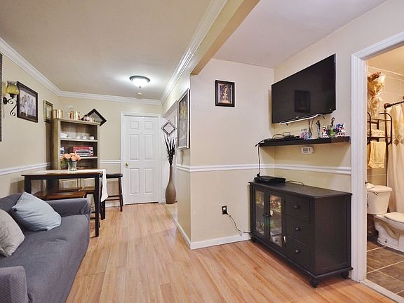 3rd image of 340 Irving Ave