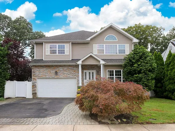 1430 Richard Avenue, Merrick, NY 11566