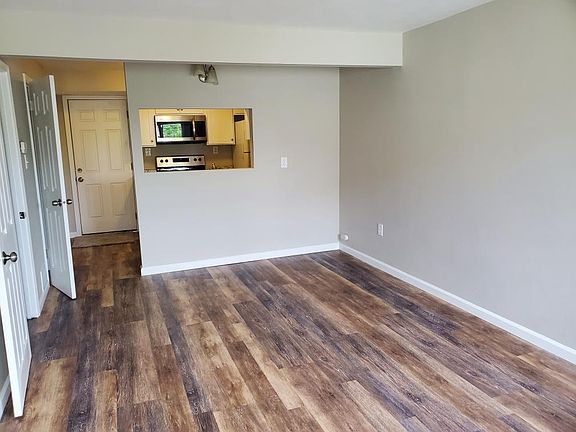 5th image of 412 Steck St #2