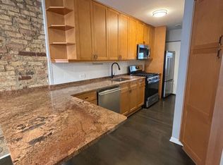855-1A W Barry Ave, Chicago, IL 60657