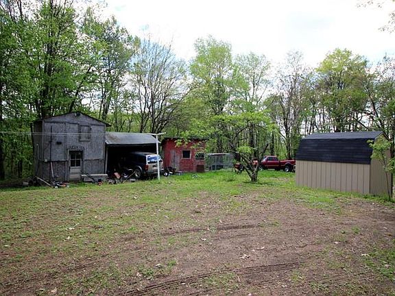 4th image of 415 Harris Ln