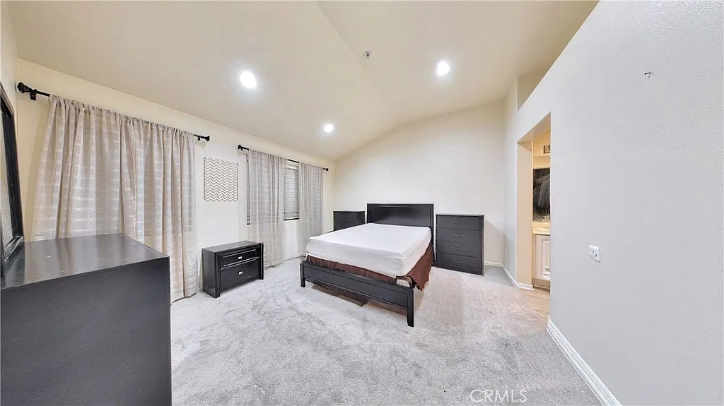 3 bed, 2.5 bath, 1440 sqft, $4,950 — Photo 4