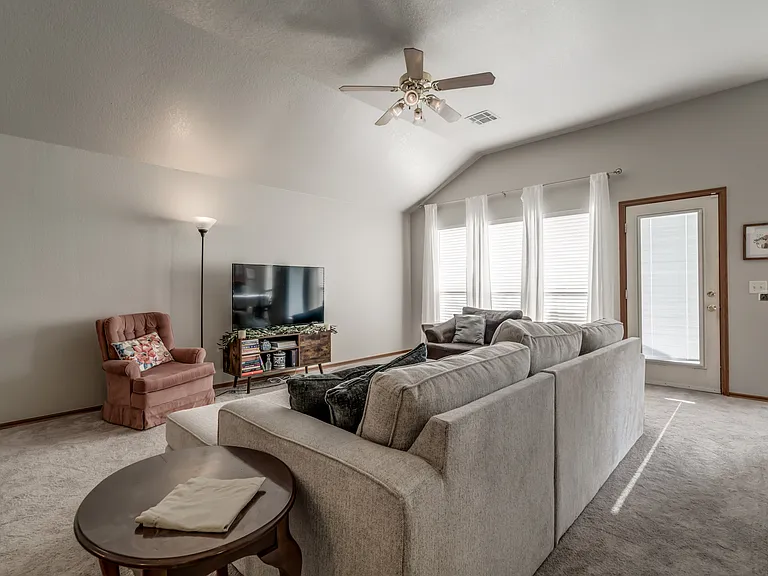 16232 Seminole Dr — Photo 31